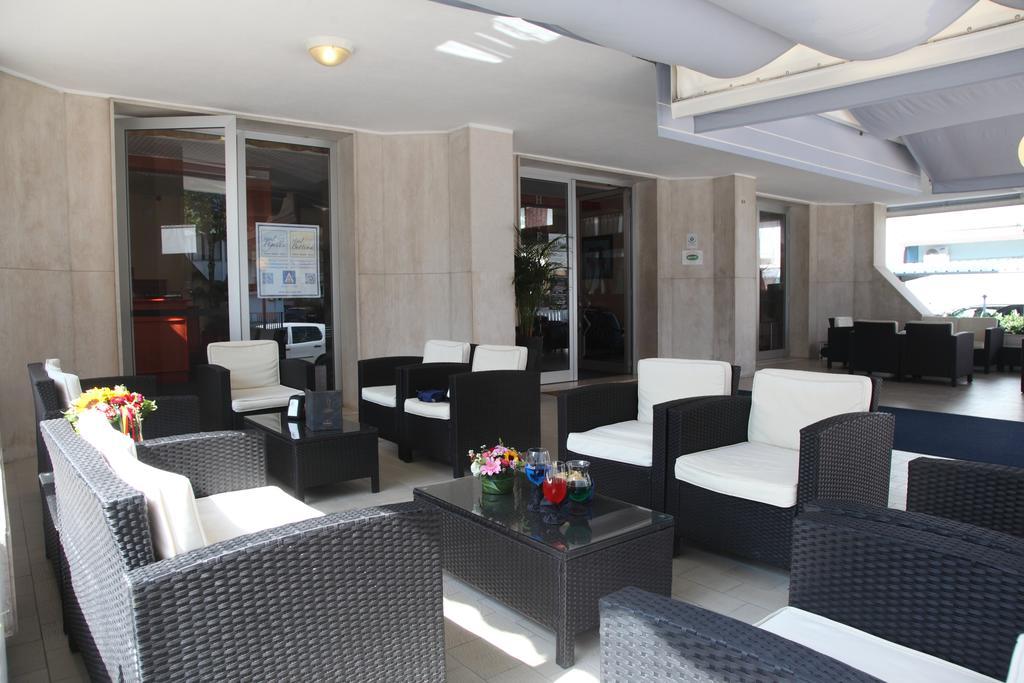 Hotel Bettina Лидо ди Йезоло Екстериор снимка