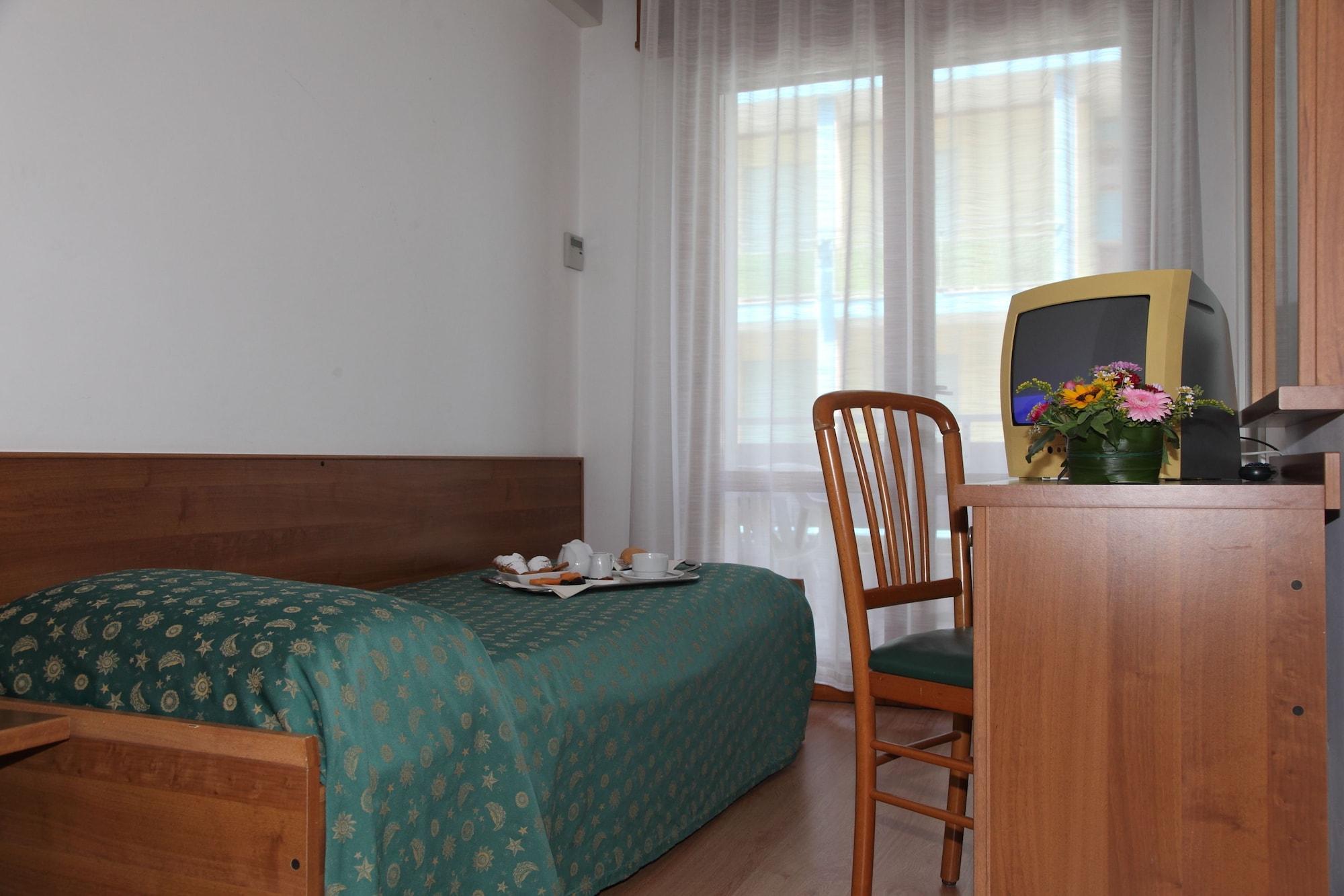 Hotel Bettina Лидо ди Йезоло Екстериор снимка