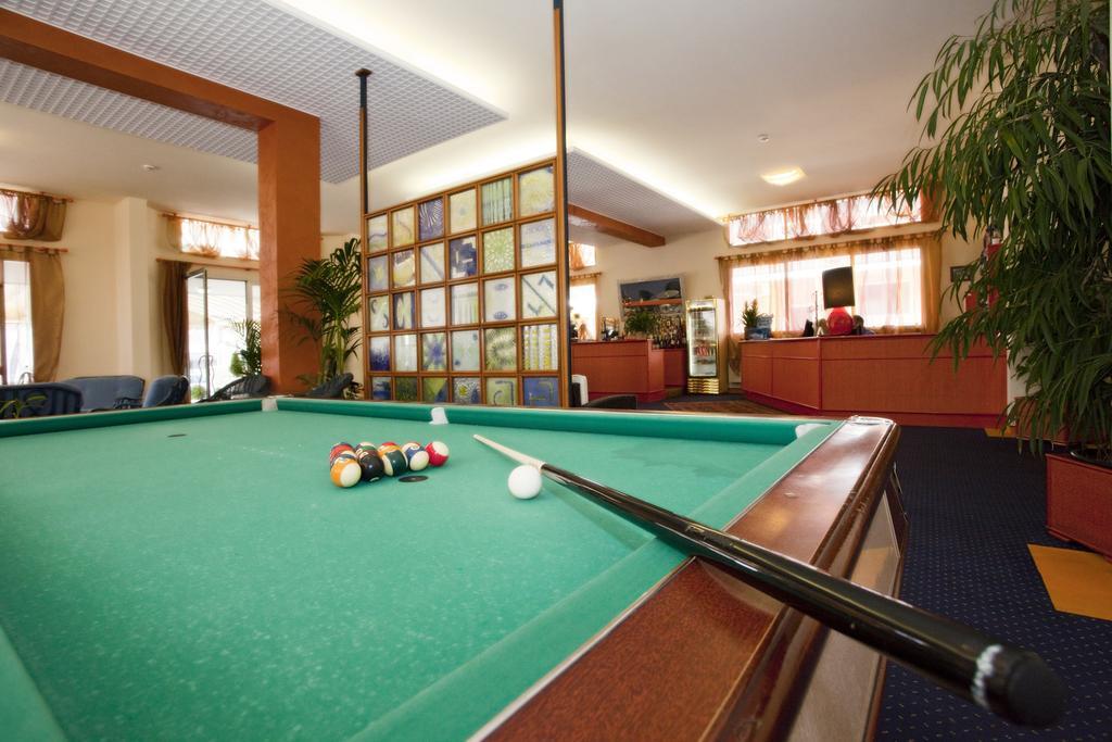 Hotel Bettina Лидо ди Йезоло Екстериор снимка