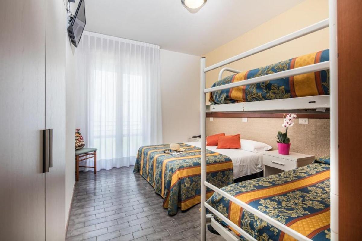 Hotel Bettina Лидо ди Йезоло Екстериор снимка