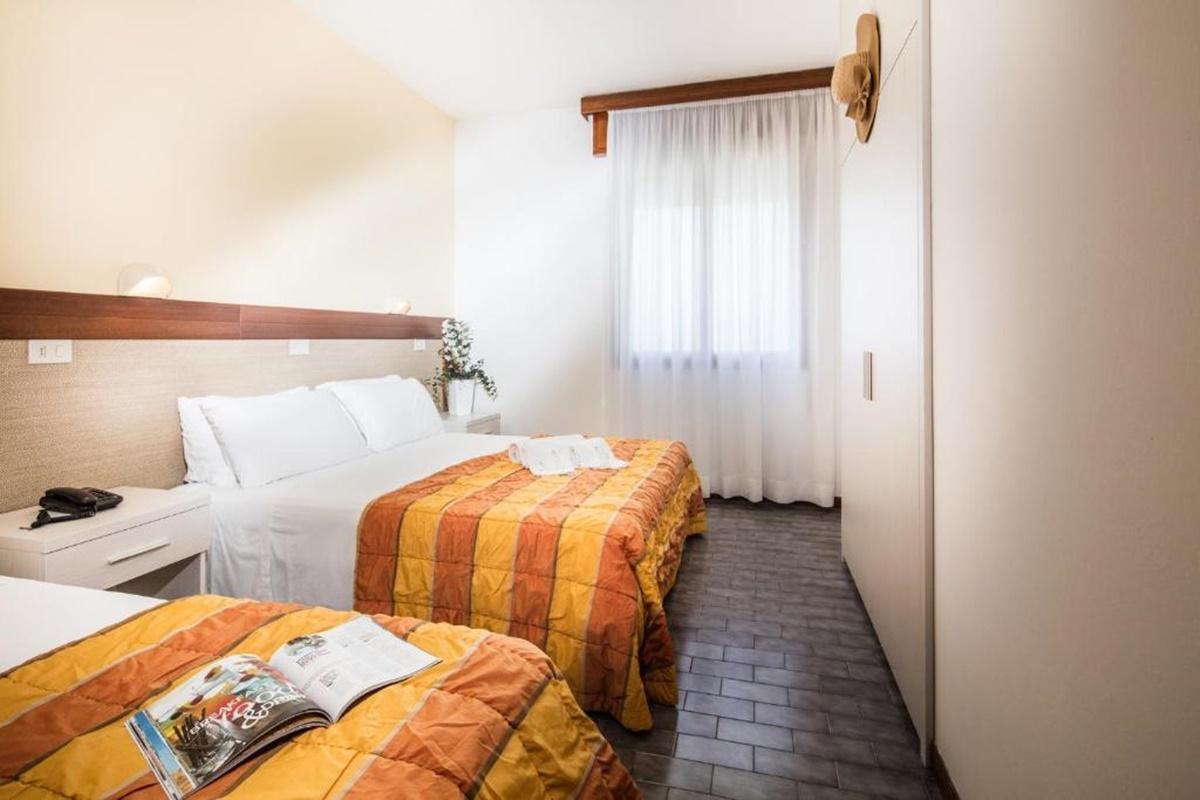 Hotel Bettina Лидо ди Йезоло Екстериор снимка