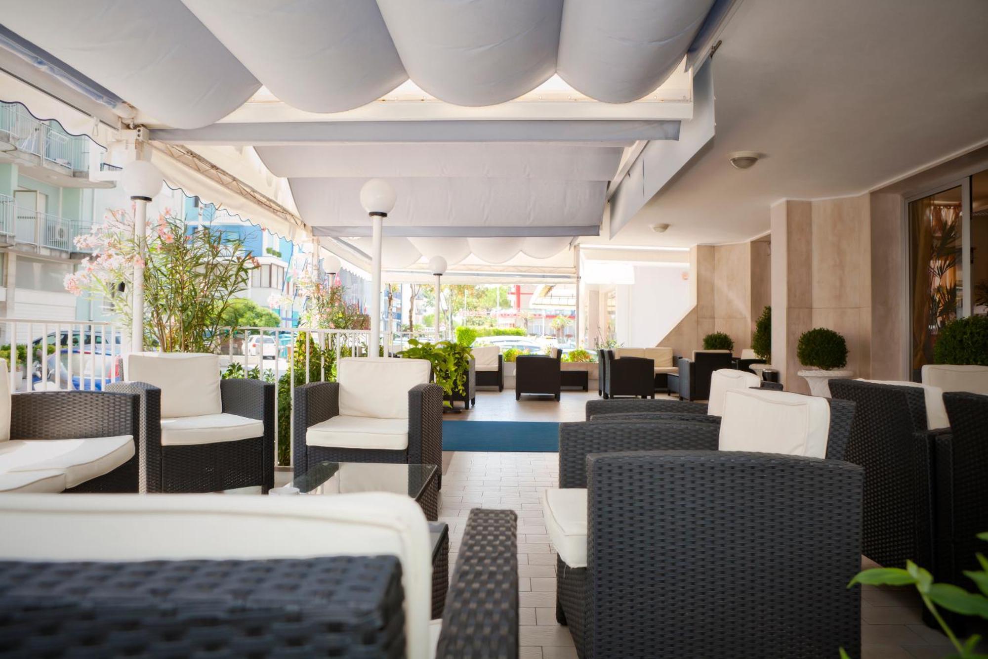 Hotel Bettina Лидо ди Йезоло Екстериор снимка