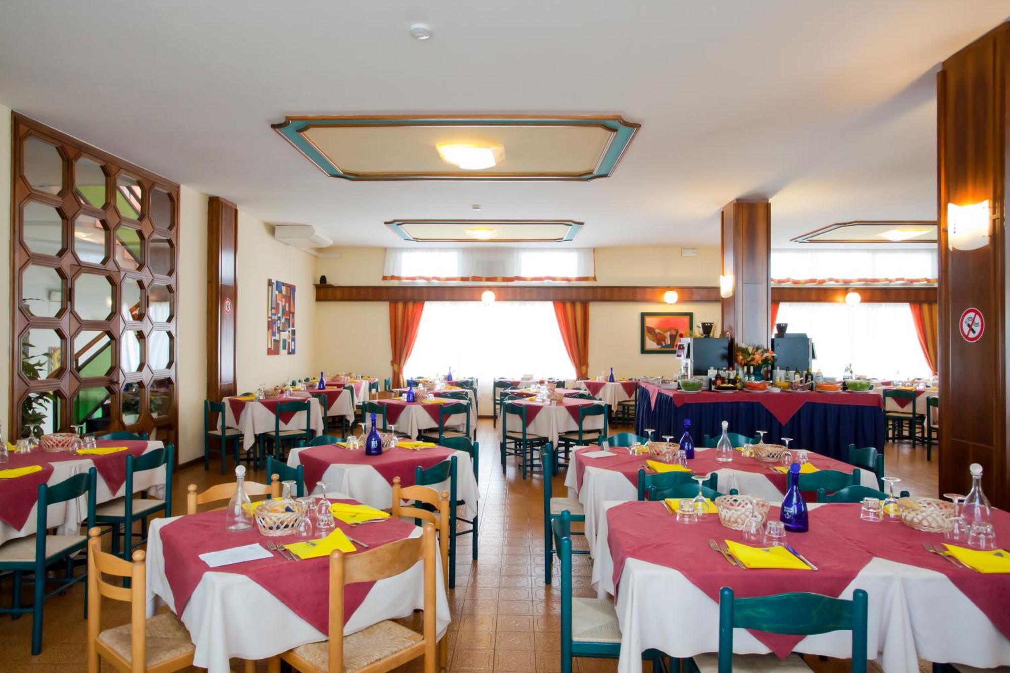 Hotel Bettina Лидо ди Йезоло Екстериор снимка