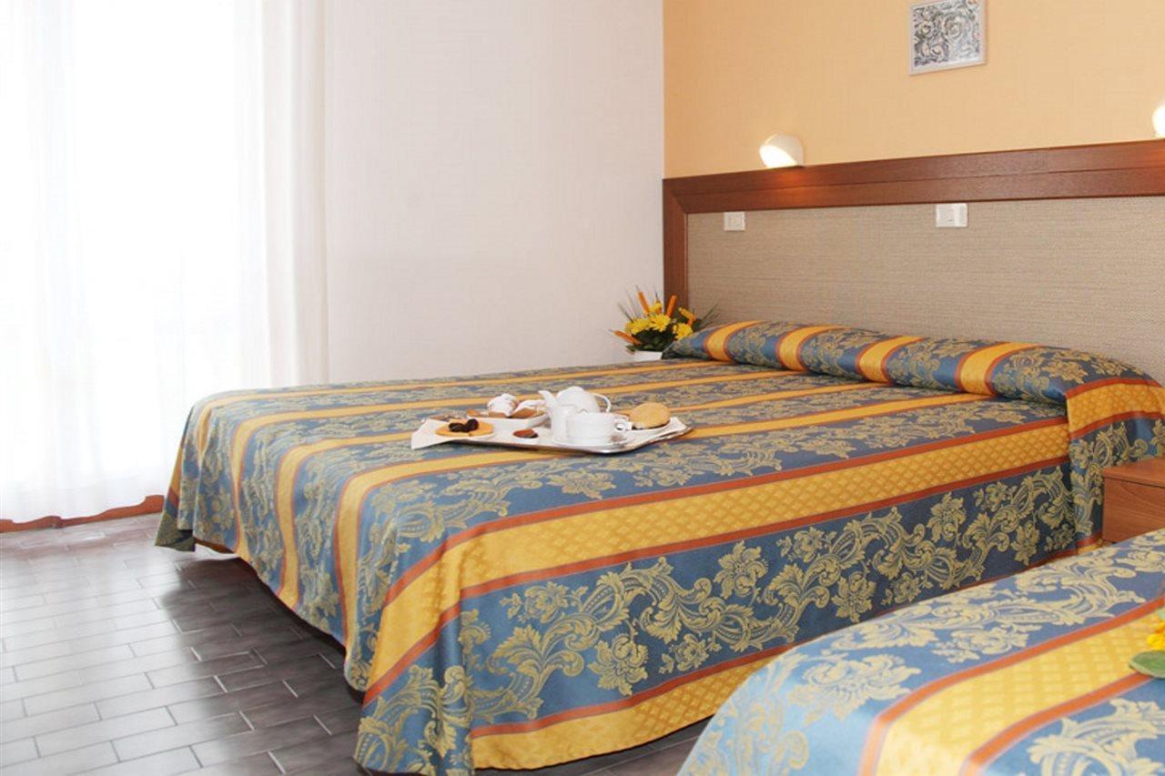 Hotel Bettina Лидо ди Йезоло Екстериор снимка