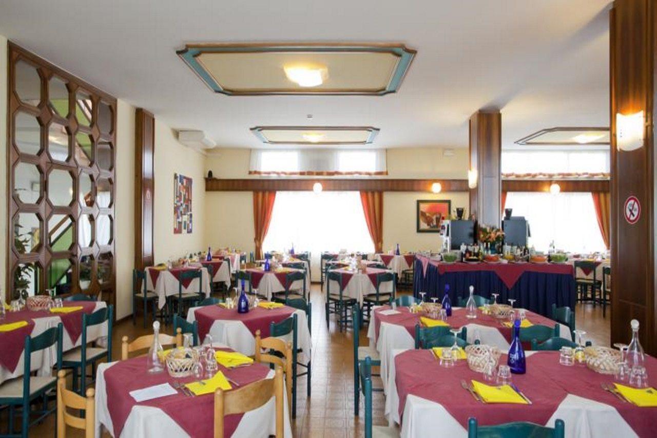 Hotel Bettina Лидо ди Йезоло Екстериор снимка