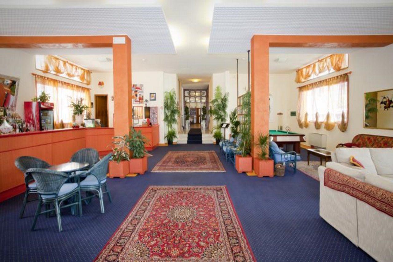 Hotel Bettina Лидо ди Йезоло Екстериор снимка