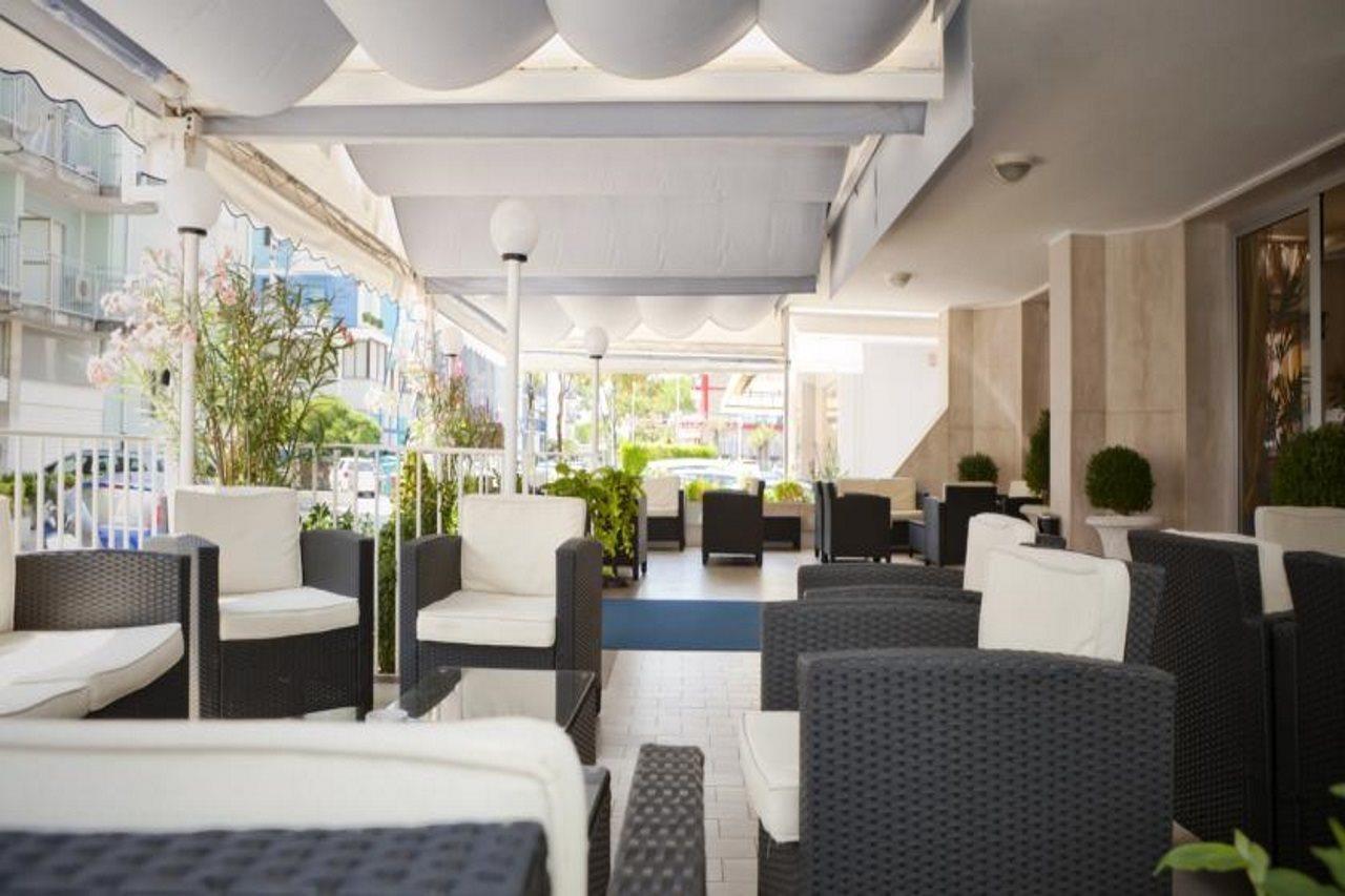 Hotel Bettina Лидо ди Йезоло Екстериор снимка