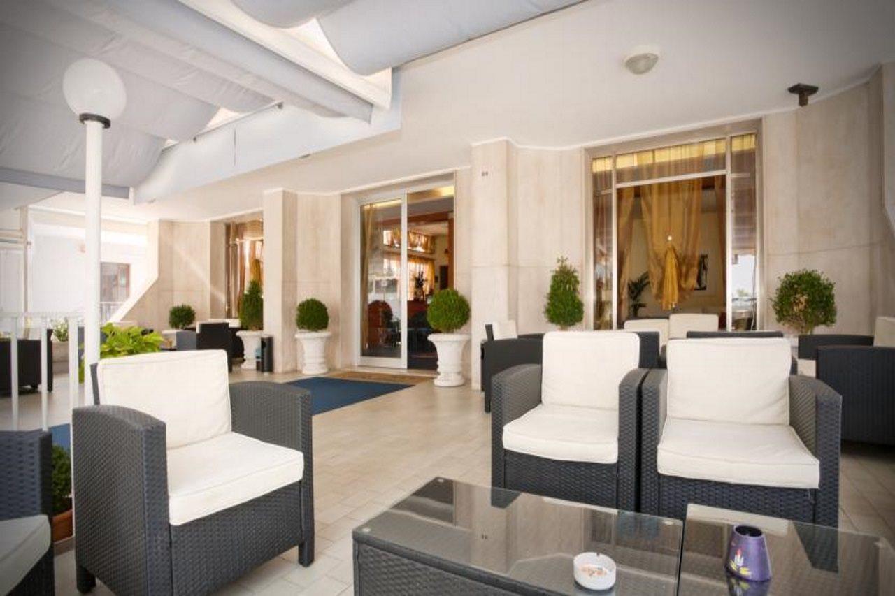 Hotel Bettina Лидо ди Йезоло Екстериор снимка