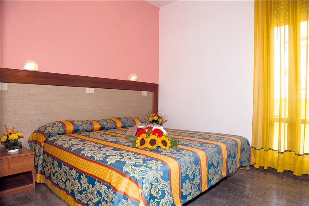 Hotel Bettina Лидо ди Йезоло Екстериор снимка