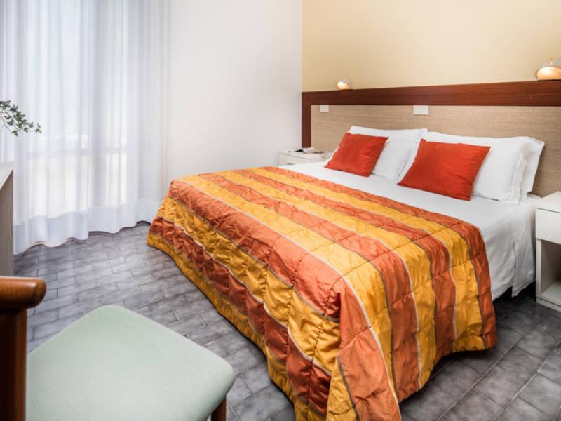 Hotel Bettina Лидо ди Йезоло Екстериор снимка