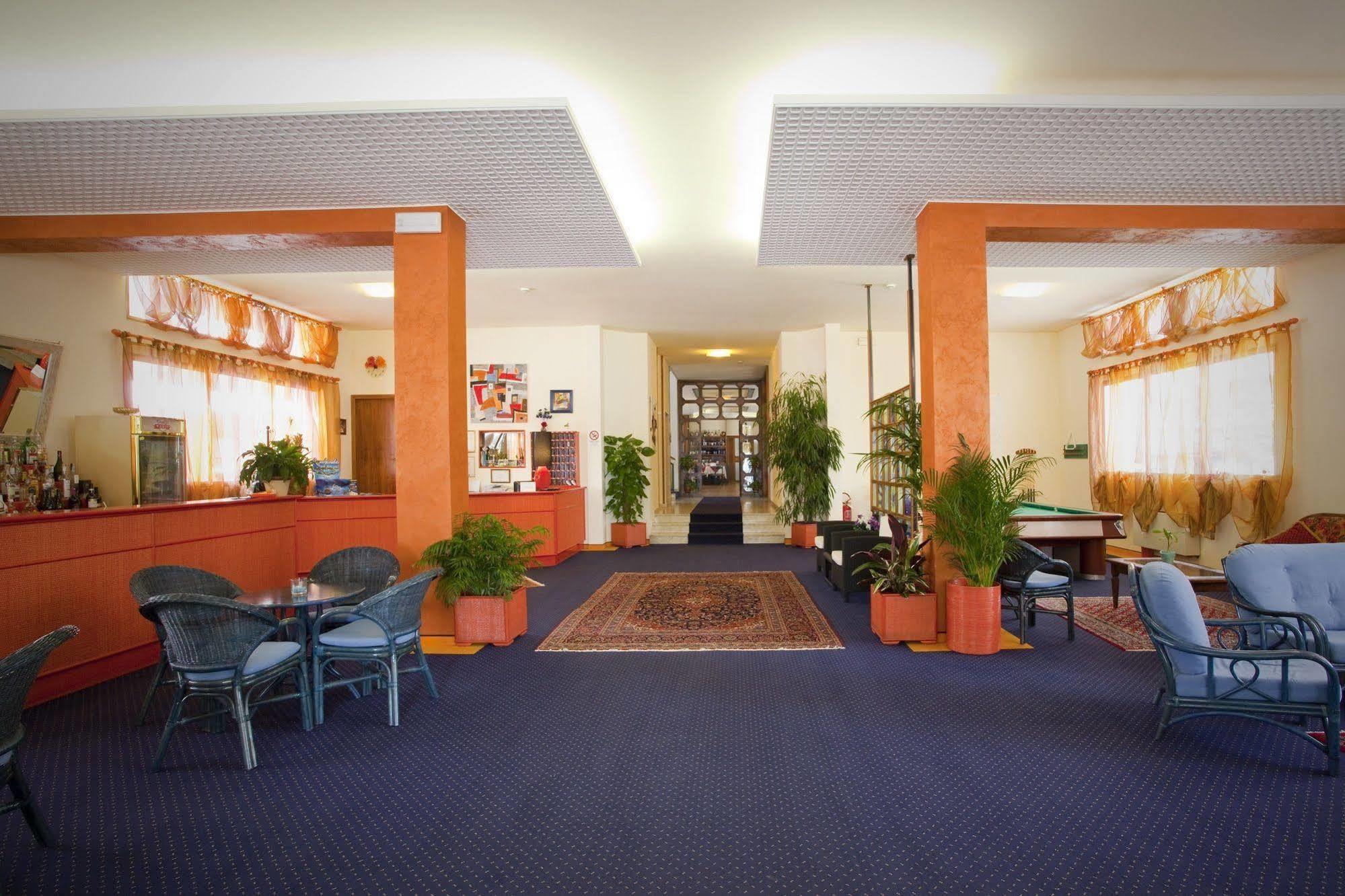 Hotel Bettina Лидо ди Йезоло Екстериор снимка