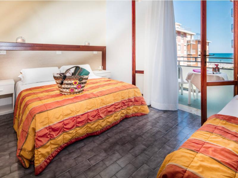 Hotel Bettina Лидо ди Йезоло Екстериор снимка